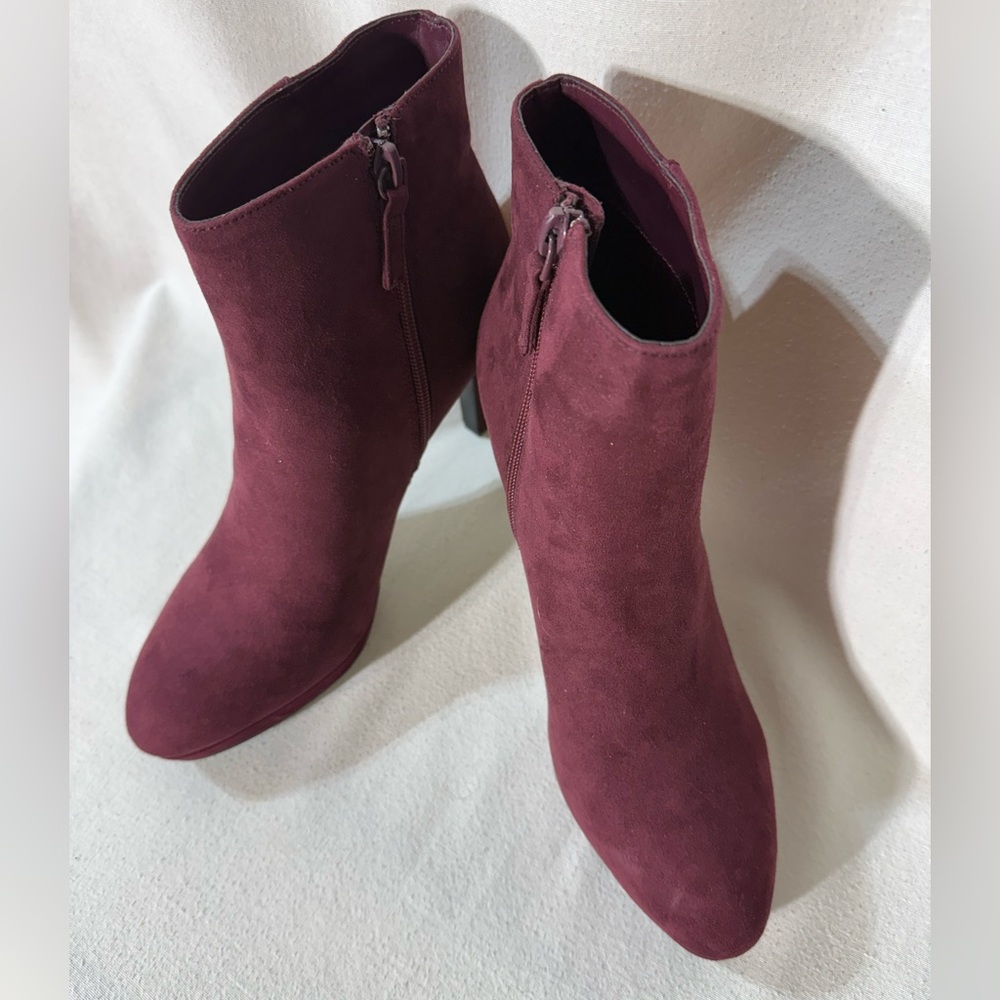 Violet & Red Selby Maroon Ankle hill  Booties Size 7.5